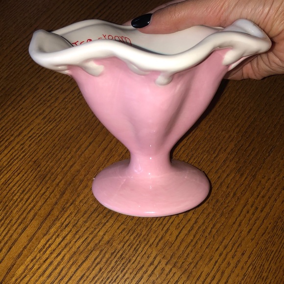 Variety of Ice Cream Bowls - Picture 5 of 7